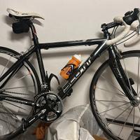 bici da corsa Scott in carbonio 