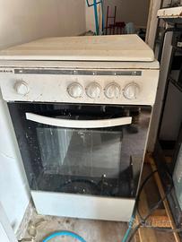 Cucina monoblocco KONIG con 4 fuochi e forno