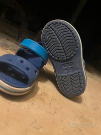 Sandali Crocs bambino blu taglia C6 (22-23)