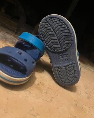 Sandali Crocs bambino blu taglia C6 (22-23)