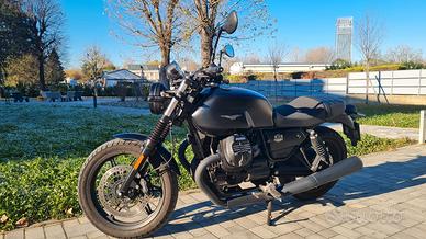 Guzzi V7 850