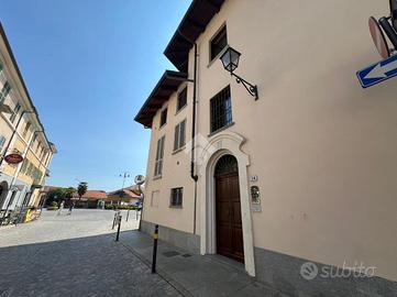 3 LOCALI A REVELLO
