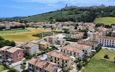 AMPIA SOLUZIONE CON INGRESSO INDIPENDENTE E SPAZI