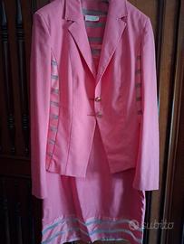 completo vestito e giacca rosa 