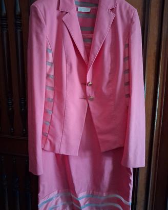 completo vestito e giacca rosa 