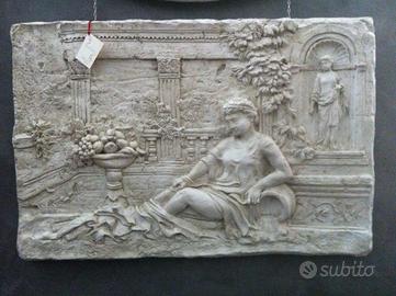 Dama a riposo, bassorilievo in Gesso