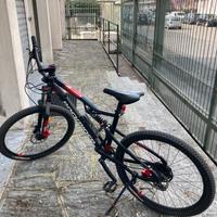 Bici MTB Rockrider ST con doppia sospensione