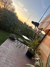 Tavolino da giardino con sedie in ferro