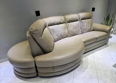 Divano in vera pelle con pouf