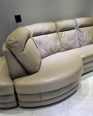 Divano in vera pelle con pouf