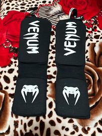 Parastinchi e piedi Venum