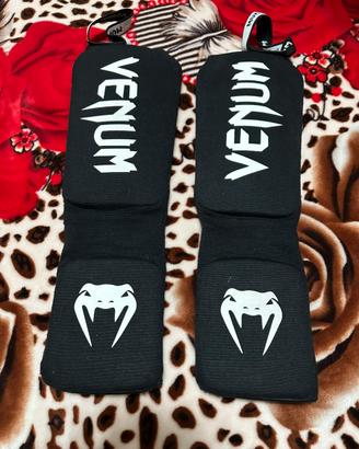 Parastinchi e piedi Venum