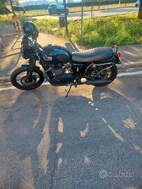 Triumph Bonneville black