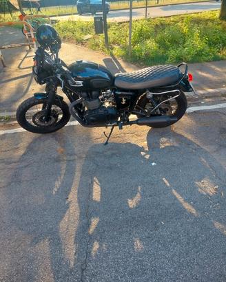 Triumph Bonneville black