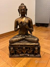 Antico Buddha in fusione di Bronzo