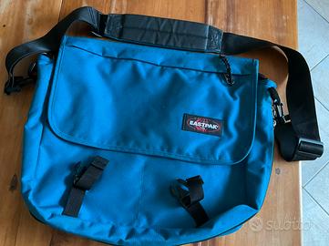 Tracolla Eastpak azzurra