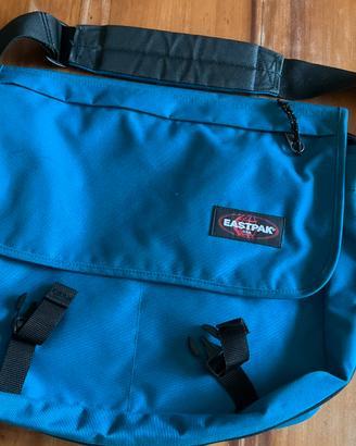 Tracolla Eastpak azzurra