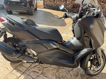 Xmax 300 tech max dark magma