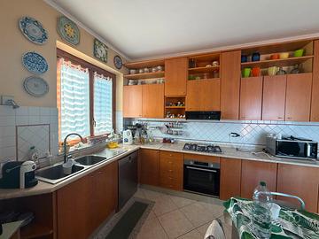 Cucina angolare in legno