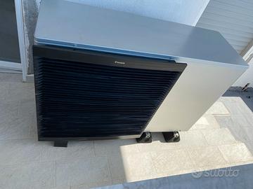 Chiller pompa di calore aria/acqua Daikin