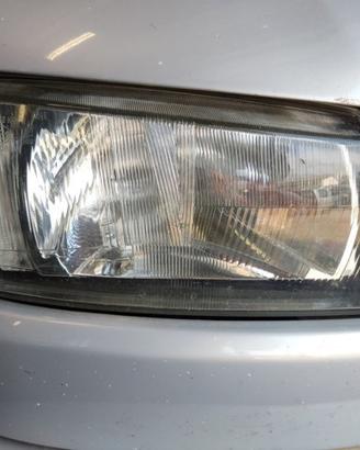 Proiettore destro VOLKSWAGEN CARAVELLE del 1996
