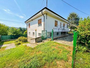 VILLA SINGOLA A GASSINO TORINESE