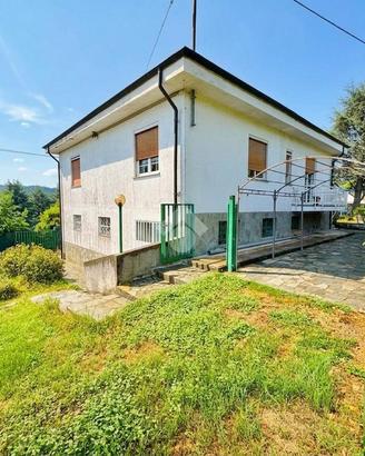 VILLA SINGOLA A GASSINO TORINESE