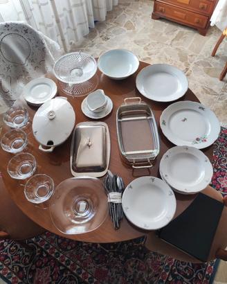 KIT DI STOVIGLIE PER LA CASA