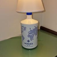 Lume da tavolo artigianale con bottiglia Nordés