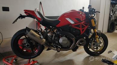 Ducati Monster 1200s 
