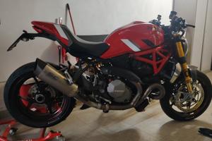 Ducati Monster 1200s 
