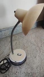 Lampada da tavolo vintage 