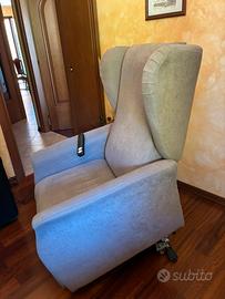 Poltrona con movimento elettrico