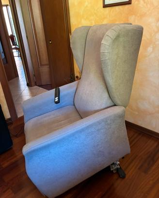 Poltrona con movimento elettrico