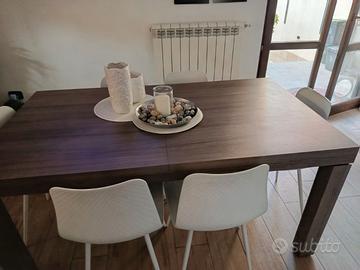 tavolo da pranzo marrone allungabile