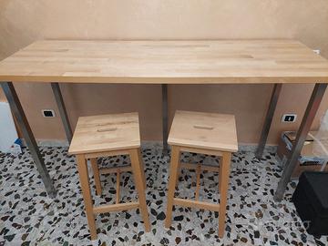 Scrivania alta con sgabelli (IKEA)