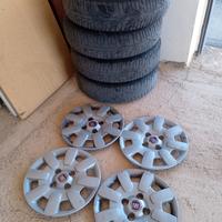 4 cerchi con gomme +copricerchi 