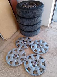 4 cerchi con gomme +copricerchi 