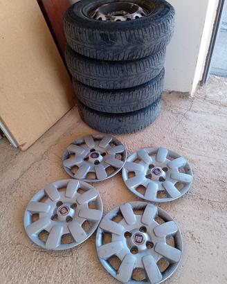 4 cerchi con gomme +copricerchi 