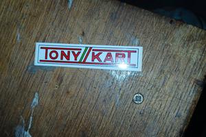 adesivi tony kart e vega