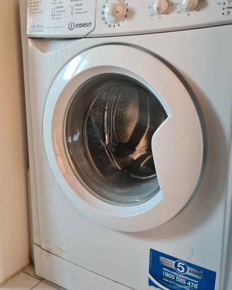 Lavatrice Indesit 5 kg, 1000 giri, classe A+