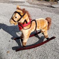 Cavallo a dondolo per bambini