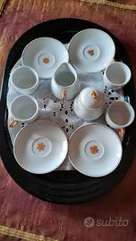 Caffè bianche con decoro oro