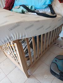 ecccolo   bello  lettino  in legno 