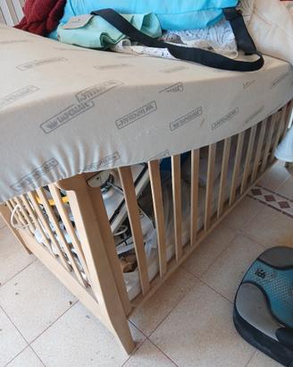 ecccolo   bello  lettino  in legno 