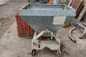 Spandiconcime zincato 400 lt