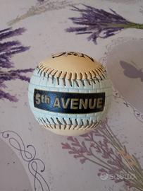 Palla da baseball World of Disney NYC 5th avenue