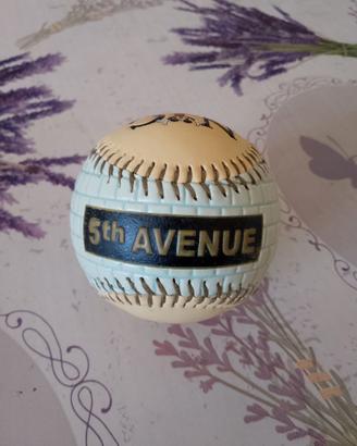 Palla da baseball World of Disney NYC 5th avenue