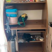 Mobile scrivania su ruote con ripiani