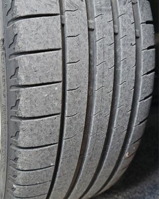 Bridgestone 225 40 18